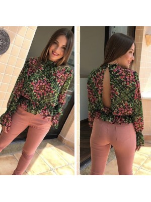 Blusa estampada em chifom com abertura nas costas Blusa estampada em chifom com abertura nas costas